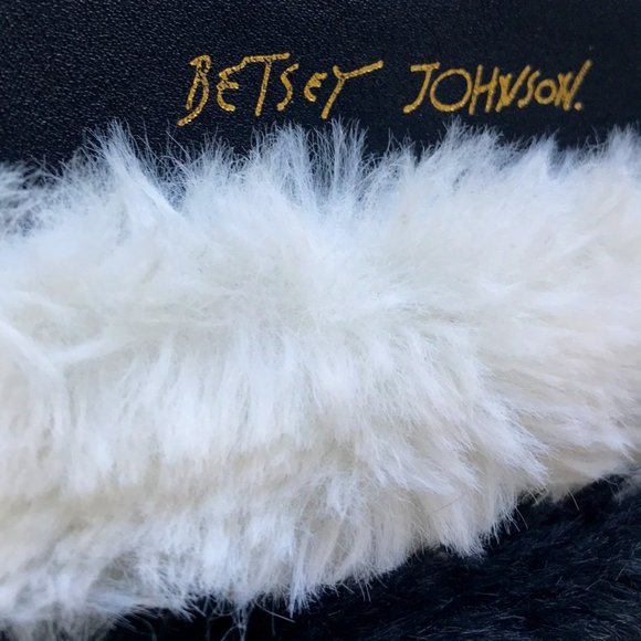 Betsey Johnson Color Block Mini Fur Wristlet - Picture 3 of 6